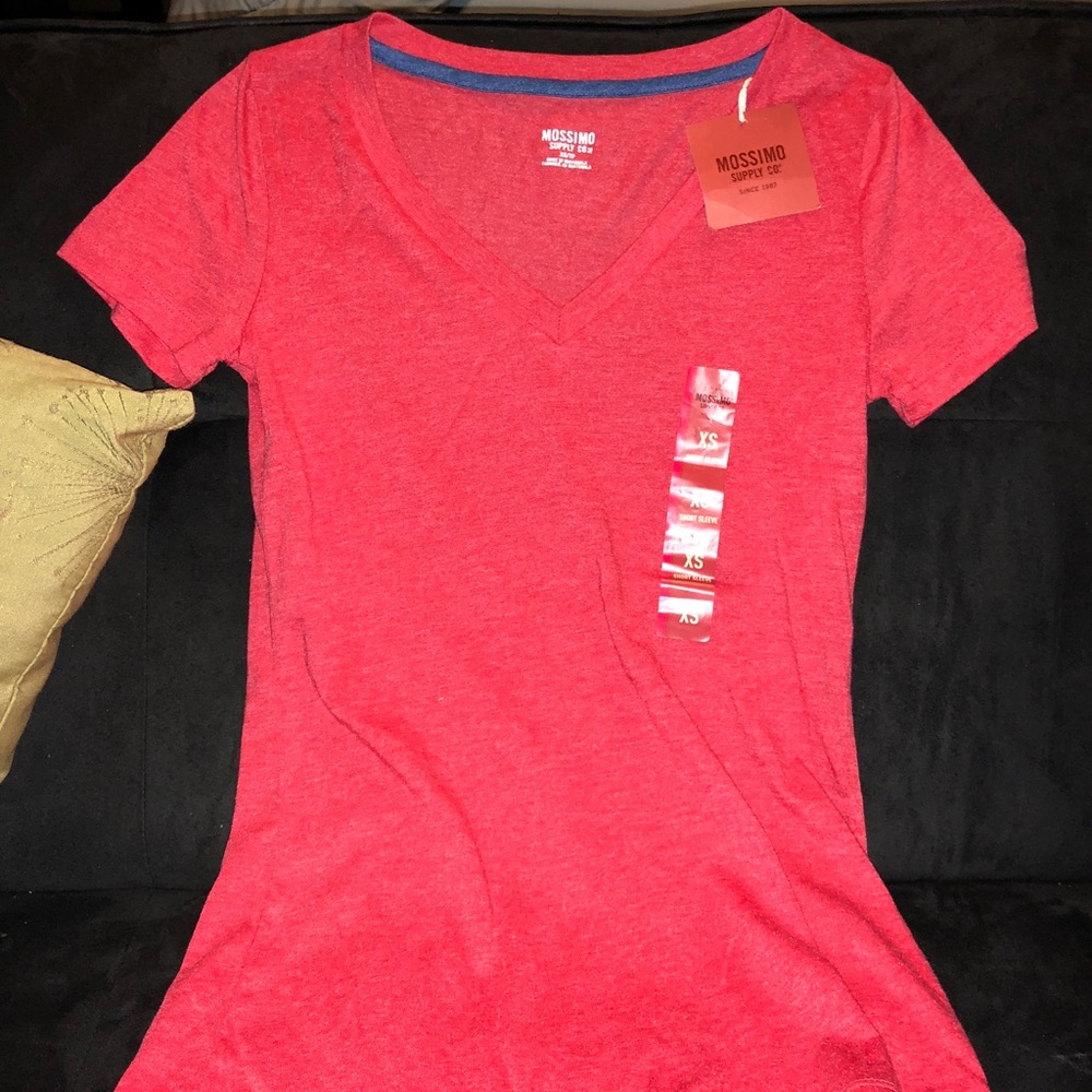 ⭐️🌟BNWT Mossimo Red T-shirt⭐️🌟